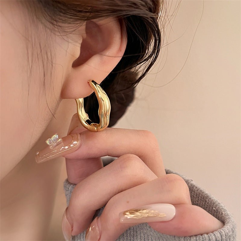 Ada Wavy Hoop Earrings