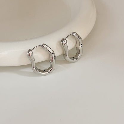 Ada Wavy Hoop Earrings
