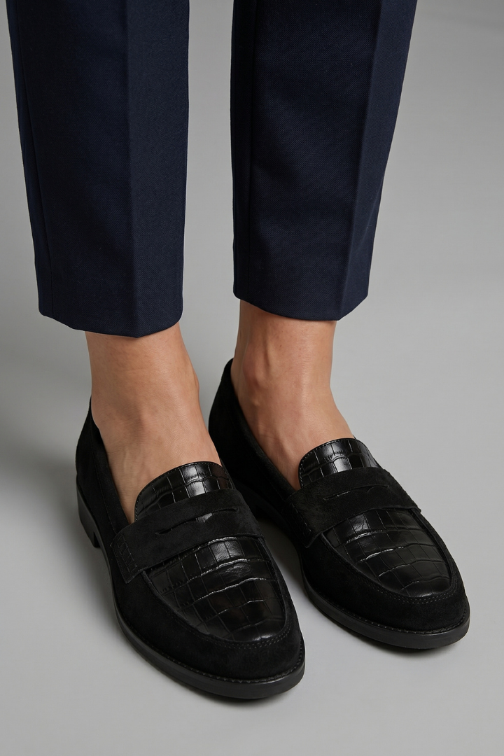 Women's Cushioned Comfort Loafers with Flat Sole for Everyday Wear - photo 3